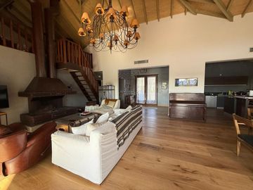INCREIBLE CASA AL RIO EN SAN ISIDRO LABRADOR