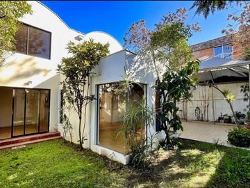 Casa en Venta en ROTONDA ATENAS