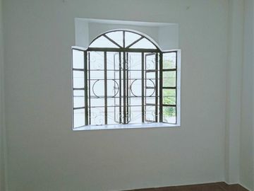 W/ ROOFDECK PRE-OWNED SINGLE HOUSE & LOT FOR SALE IN FORTUNATA VILLAGE PARAÑAQUE