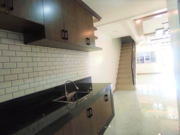 1 UNIT AVAILABLE TOWNHOUSE HOUSE & LOT FOR SALE IN UNITED PARANAQUE SUBD (UPS5)