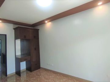 1 UNIT AVAILABLE TOWNHOUSE HOUSE & LOT FOR SALE IN UNITED PARANAQUE SUBD (UPS5)