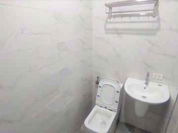 1 UNIT AVAILABLE TOWNHOUSE HOUSE & LOT FOR SALE IN UNITED PARANAQUE SUBD (UPS5)