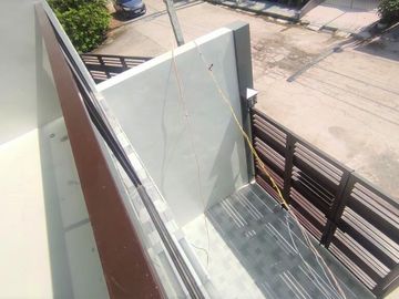 1 UNIT AVAILABLE TOWNHOUSE HOUSE & LOT FOR SALE IN UNITED PARANAQUE SUBD (UPS5)