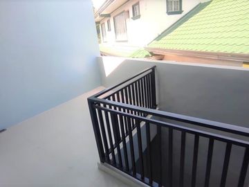 1 UNIT AVAILABLE TOWNHOUSE HOUSE & LOT FOR SALE IN UNITED PARANAQUE SUBD (UPS5)
