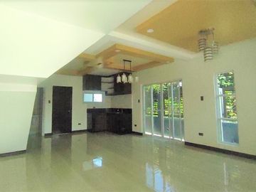 1 UNIT AVAILABLE TOWNHOUSE HOUSE & LOT FOR SALE IN UNITED PARANAQUE SUBD (UPS5)