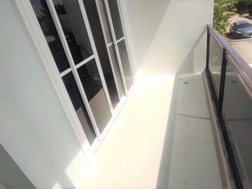 1 UNIT AVAILABLE TOWNHOUSE HOUSE & LOT FOR SALE IN UNITED PARANAQUE SUBD (UPS5)