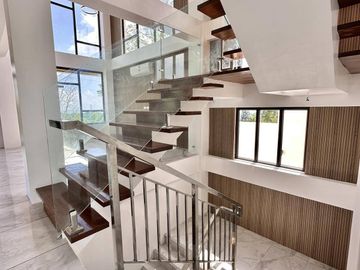 Retirement Home with Taal View House and Lot for Sale in Splendido Tagaytay
