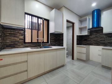 Brandnew RFO 4 Storey Townhouse w/ Roofdeck for sale in Kamuning Quezon City-MAA
