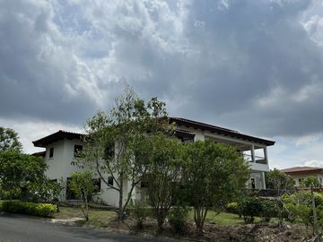 Alta Mira Tagaytay Highlands House & Lot For Sale