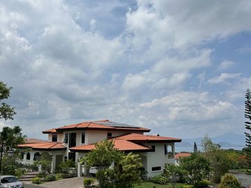 Alta Mira Tagaytay Highlands House & Lot For Sale
