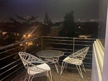 5 BR House and lot for Sale at Classica 1 Subdivision, Quezon City
