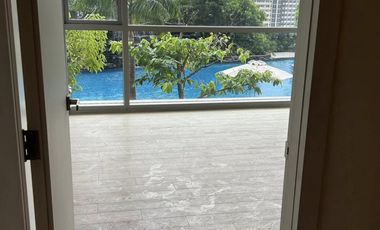Bi-level 3 Bedroom with private Garden in One Shangrila Place for Sale