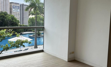 Bi-level 3 Bedroom with private Garden in One Shangrila Place for Sale