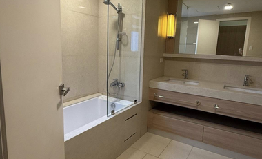 Semi-furnished 3 Bedroom in One Shangrila Place for Lease