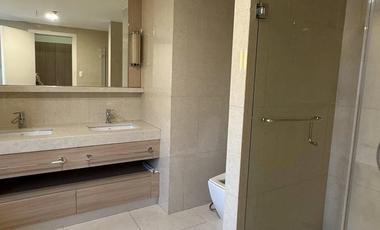 Semi-furnished 3 Bedroom in One Shangrila Place for Lease