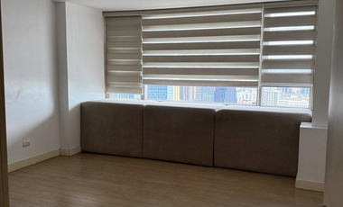 Semi-furnished 3 Bedroom in One Shangrila Place for Lease