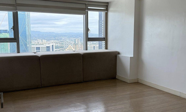 Semi-furnished 3 Bedroom in One Shangrila Place for Lease