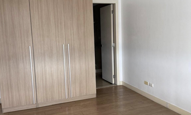 Semi-furnished 3 Bedroom in One Shangrila Place for Lease