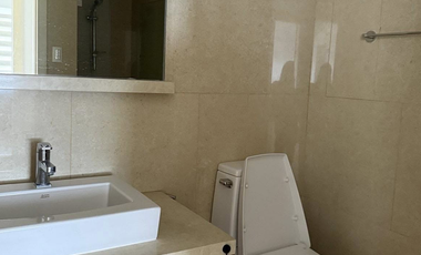 Semi-furnished 3 Bedroom in One Shangrila Place for Lease