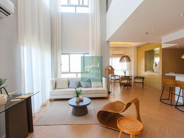 Bi-level 3 Bedroom Penthouse For Sale in Movenpick: Luxury Seafront Living