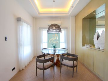 Bi-level 3 Bedroom Penthouse For Sale in Movenpick: Luxury Seafront Living