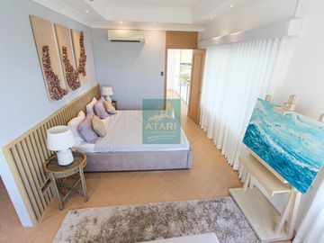 Bi-level 3 Bedroom Penthouse For Sale in Movenpick: Luxury Seafront Living