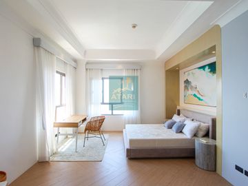 Bi-level 3 Bedroom Penthouse For Sale in Movenpick: Luxury Seafront Living