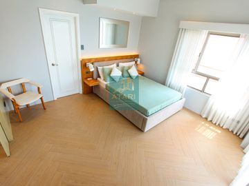 Bi-level 3 Bedroom Penthouse For Sale in Movenpick: Luxury Seafront Living