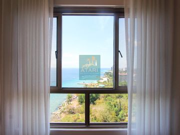 Bi-level 3 Bedroom Penthouse For Sale in Movenpick: Luxury Seafront Living