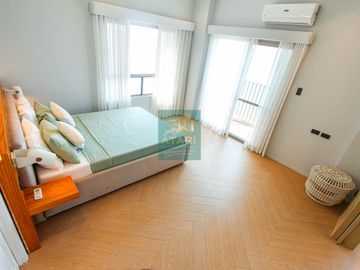 Bi-level 3 Bedroom Penthouse For Sale in Movenpick: Luxury Seafront Living