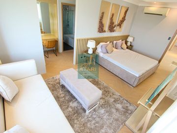 Bi-level 3 Bedroom Penthouse For Sale in Movenpick: Luxury Seafront Living
