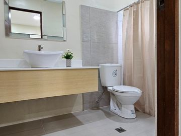 5 Bedroom House and Lot near Village Entrance, Sun Valley Estates Antipolo City