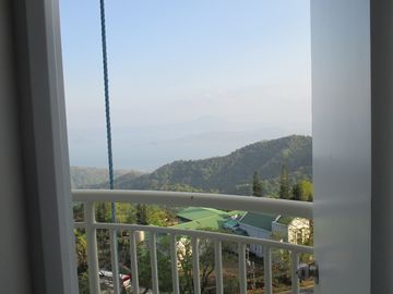 Tagaytay : One Bedroom Condo Overlooking Taal Lake with Parking