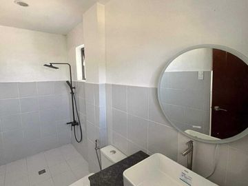 3 STOREY TOWNHOUSE NEAR SM AND ROBINSON DASMARINAS