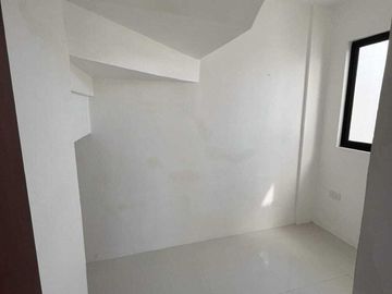 3 STOREY TOWNHOUSE NEAR SM AND ROBINSON DASMARINAS