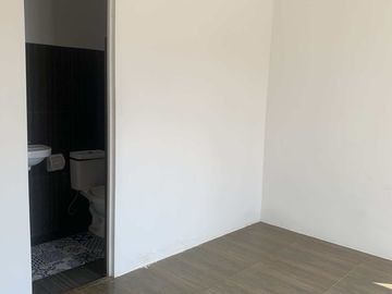 Ready for Occupancy 3 bedrooms complete turn over