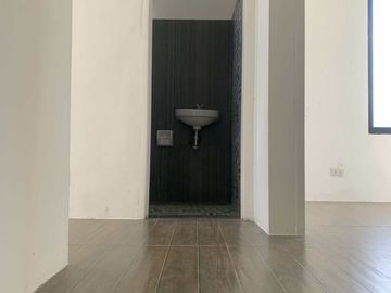 Ready for Occupancy 3 bedrooms complete turn over