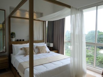 For Sale: 2-BR Condo unit at 32 Sanson by Rockwell