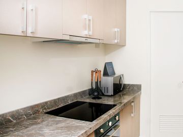 For Sale: 2-BR Condo unit at 32 Sanson by Rockwell