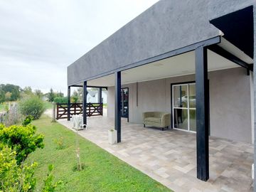 CASA EN VENTA - PRADOS DE LA VEGA ABASTO LA PLATA