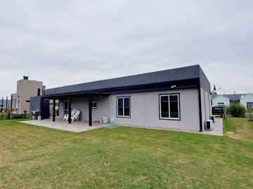 CASA EN VENTA - PRADOS DE LA VEGA ABASTO LA PLATA