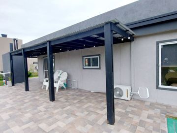 CASA EN VENTA - PRADOS DE LA VEGA ABASTO LA PLATA