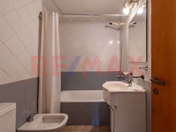 DPTO 3 AMBIENTES FLORESTA CON PILETA