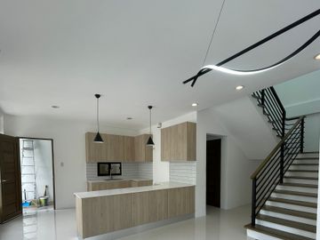 FOR SALE MODERN BRAND NEW HOUSE AT VILLA DE TOLEDO, STA ROSA LAGUNA