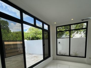 FOR SALE MODERN BRAND NEW HOUSE AT VILLA DE TOLEDO, STA ROSA LAGUNA
