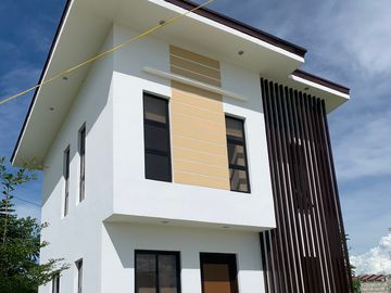 3 bedrooms complete turn over, flood free near kapitolyo in Trece martires