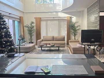 Glamour House 4 Bedroom for Sale in Ayala Alabang Muntinlupa