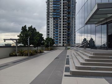 121 sqm Office Space For Sale in Park Triangle Corporate Plaza Taguig City