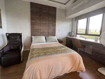 Rare find 3 Bedroom penthouse in Kasa Luntian Tagaytay City