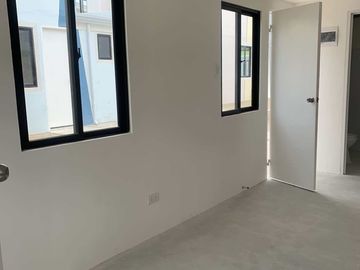 10,000 only ready for move in